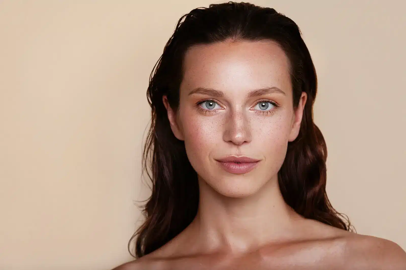 Woman with clear skin and natural makeup.